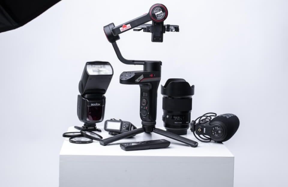 Mehr über den Artikel erfahren Watching Their Dust: Photographing Players in Pollination