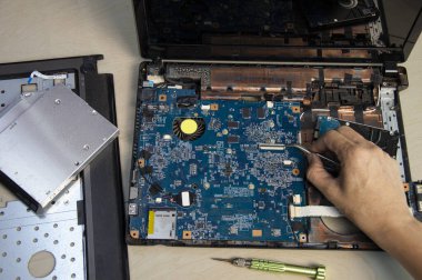 depositphotos_659729740-stock-photo-top-view-mechanic-repairing-laptop